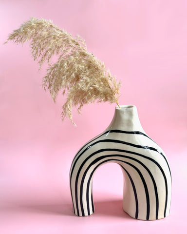 MONO STRIPE ARCH VASE