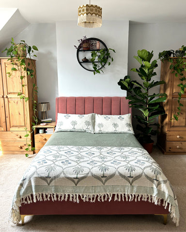 COTTON JUTE THROW & PILLOWSHAMS SET